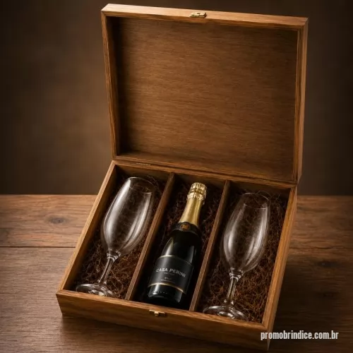 Kit champanhe ou espumante personalizado - kit chandon com 2 taças e 1 baby chandon na caixa de madeira.