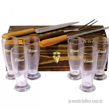 Kit churrasco ecológico personalizado - Estojo de madeira envelhecida com 06 copos de cerveja, faca, garfo e chaira. Gravação indelével da logo no estojo, faca e 06 copos. Despachamos com frete pago para Sul, Sudeste e Centro Oeste.