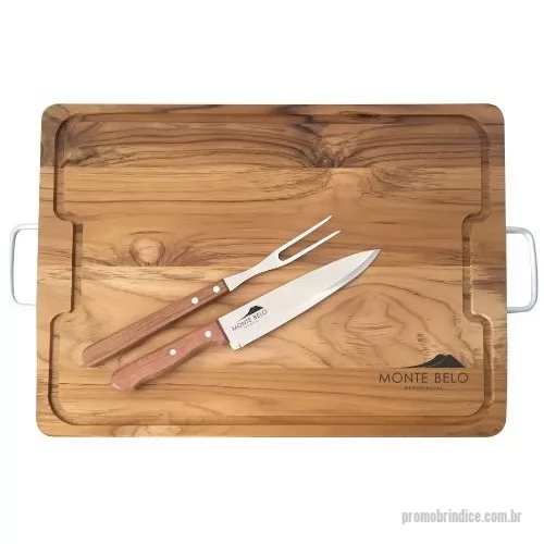 Kit churrasco personalizado - Tábua para churrasco com alça, 36 cm X 50 cm, faca e garfo Tramontina. Gravação da logo a laser na faca e na tábua. Acompanha embalagem para presente. Despachamos com frete pago para todo o Brasil.
