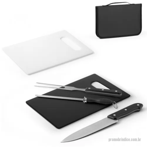 Kit churrasco personalizado - Kit churrasco em estojo de 210D com peças em aço inox e PP. Composto por tábua em PP e 3 utensílios: faca chefe, garfo e afiador. Próprio para contato com alimento. Estojo: 220 x 345 x 30 mm | Tábua: 195 x 285 x 5 mm