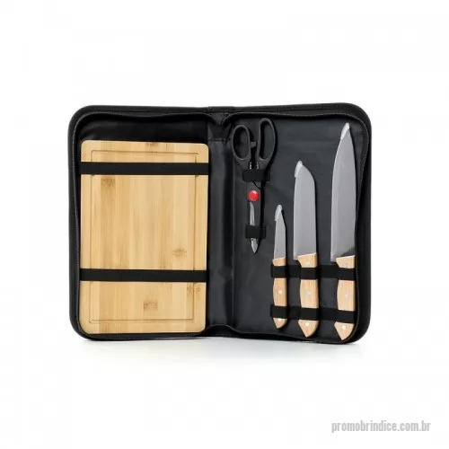 Kit churrasco personalizado - Kit churrasco 5 peças em estojo de nylon com alça e parte interna com elástico para fixar as peças. Possui tábua de madeira com canaleta, três facas de corte e tesoura.