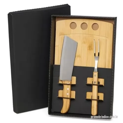 Kit churrasco personalizado - Kit Para Churrasco / Cozinha Em Bambu / Inox - 3 Pçs  Tábua: 37x22,5x1,2cm  Embalagem: Caixa Preta 395x251x68 mm (AxLxP)