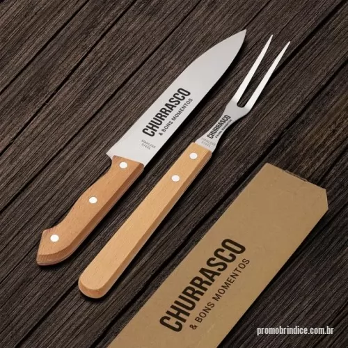 Kit churrasco personalizado - Kit Churrasco 2 Peças  Descrição: Kit churrasco 2 peças. Contém: garfo e faca, acompanha embalagem de kraft.  Altura :  33,9 cm  Largura :  6,7 cm