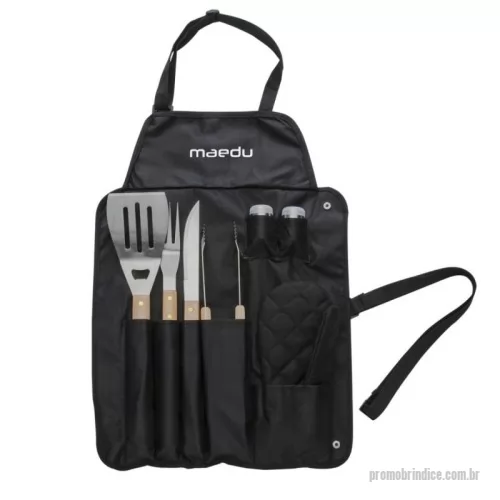 Kit churrasco personalizado - Kit Churrasco 8 em estojo de nylon . Contém espátula, garfo, faca, pegador, saleiro, paliteiro, luva e avental (que pode ser utilizado como estojo). Talheres de Inox com acabamento em madeira e avental de nylon com alça ajustável.