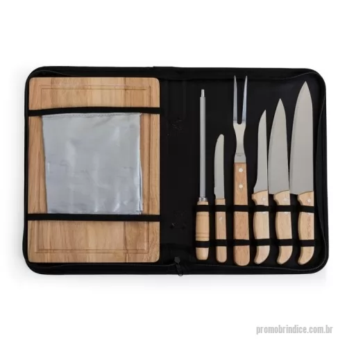Kit churrasco personalizado - Kit Churrasco 5 peças em estojo de nylon com alça e parte interna com elástico para fixar as peças. Possui Tábua de madeira com canaleta, três facas de corte e tesoura.