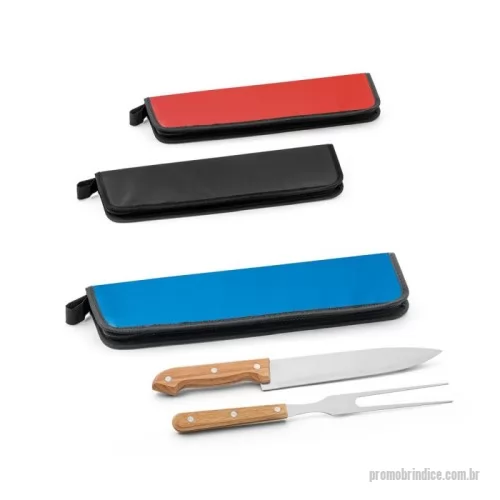 Kit churrasco personalizado -  Kit churrasco em estojo em 210D com 2 utensílios em aço inox e madeira seringueira Kit churrasco em estojo de 210D. Composto por 2 utensílios em aço inox e madeira Seringueira: faca chefe e garfo. Certificação EU Food Grade. Estojo: 350 x 130 x 20 mm