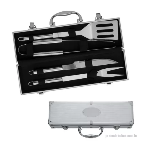 Kit churrasco personalizado - Kit churrasco 4 peças em maleta de alumínio com travas de segurança, contém: espátula, pegador, garfo e faca em inox. Parte interna da maleta com revestimento em tnt e suportes de velcro para fixação das peças.