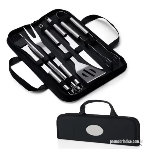 Kit churrasco personalizado - Kit Churrasco 9 Peças em estojo de nylon com alça. Contém: pegador, garfo, espátula, faca, pincel e 4 espetos. Utensílios de inox com proteções plásticas e parte interna com velcro para fixação das peças, acompanha plaquinha metálica para personalização.
