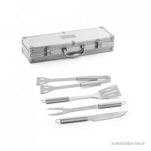 Kit churrasco personalizado - Kit churrasco em estojo de alumínio. Composto por 4 utensílios em aço inox: faca chefe, pinça, garfo e espátula. Certificação EU Food Grade. 