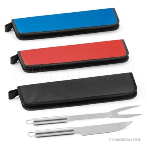Kit churrasco personalizado - Kit churrasco em estojo de 210D. Composto por 2 utensílios em aço inox: faca chefe e garfo. Certificação EU Food Grade. Gravação da logomarca em 1 cor já inclusa.