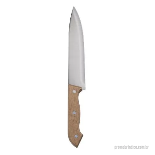 Kit churrasco personalizado - Kit churrasco com 4 peças: Garfo grande, Faca com 31,7 cm e uma Chaira, todos com cabos de madeira, ambos com cabos de madeira e lâminas em aço inox, e uma Tábua de bambu com 1,2 de espessura. Obs: Os componentes do cabo de madeira e a tábua de bambu