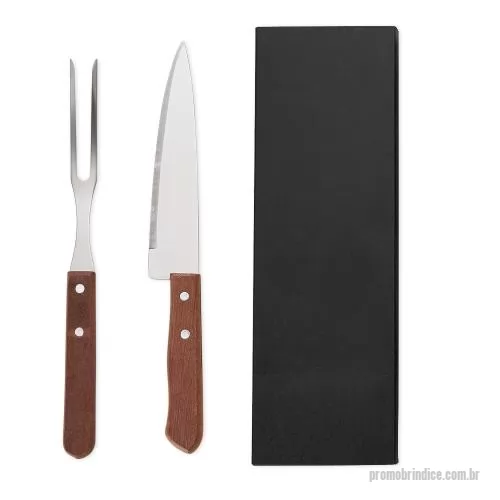 Kit churrasco personalizado - Kit churrasco duas peças em estojo de papel kraft, contém faca e garfo.