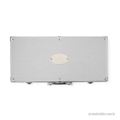 Kit churrasco personalizado - Kit churrasco 10 peças em maleta de alumínio com travas de segurança e placa central para personalização. Contém: espátula, pegador, escova para grelha, faca, pincel, garfo e quatro espetos, parte interna da maleta com revestimento em TNT e suportes 