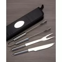 Kit de Churrasco no Estojo Personalizado, Composto por estojo, faca, garfo e pegador, o kit de churrasco no estojo personalizado possui ótima área para aplicação de logo customizado, excelente preço, grande aceitação promocional e é fabricado em mate