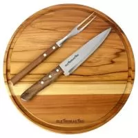 Kit churrasco personalizado. Esse é o nosso negócio, está no nosso DNA. Faça uma consulta e surpreenda-se com nossas opções. São mais de 50 modelos, dos mais simples aos mais completos, garantindo que sempre haverá um kit que se encaixe nas suas necessidades. Tábua para churrasco redonda, faca peixeira e garfo de assado. Acompanha embalagem para presente. Despachamos com frete pago para todo o Brasil. Um presente com ótima apresentação, útil e durável, garantindo a visibilidade da sua marca por muitos e muitos anos. Uma ótima opção neste Dia dos Pais.