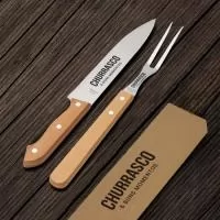 Kit Churrasco 2 Peças  Descrição: Kit churrasco 2 peças. Contém: garfo e faca, acompanha embalagem de kraft.  Altura :  33,9 cm  Largura :  6,7 cm