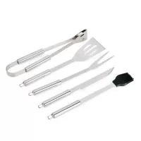 Kit Churrasco 5 Peças com Estojo Personalizável Transforme qualquer confraternização em uma experiência completa com este Kit Churrasco 5 peças — ideal para quem valoriza bons momentos ao redor da brasa.  Fabricados em aço inox de alta qualidade, os itens foram pensados para oferecer desempenho e durabilidade no preparo do churrasco perfeito. O kit inclui:  ???? Faca de 6,2" de lâmina  ???? Garfo trinchante  ???? Espátula multiuso  ????? Pincel com cerdas de silicone  ? Pegador  Tudo isso acondicionado em um estojo em nylon resistente, com duas alças fixas para transporte prático e uma plaquinha metálica personalizável com verso autoadesivo, ideal para brindes promocionais ou presentes especiais.  ???? Especificações Técnicas: Altura: 4,5 cm  Largura: 11 cm  Comprimento: 38,5 cm  Peso aproximado: 662 g  Área de gravação:  Estojo: 7 cm x 12 cm  Placa metálica: 2 cm x 8 cm
