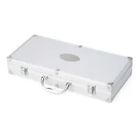 it churrasco 10 peças em maleta de alumínio com travas de segurança e placa central para personalização. Contém: espátula, pegador, escova para grelha, faca, pincel, garfo e quatro espetos, parte interna da maleta com revestimento em TNT e suportes de velcro para fixação das peças.