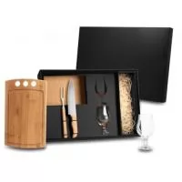 Conjunto para Churrasco/Cerveja; Acompanha tábua com três furos em Bambu; faca 8
