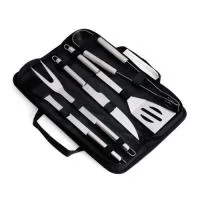 Descrição: Kit churrasco com cinco peças em inox. O conjunto inclui: uma faca de 6 polegadas, um garfo, uma espátula, um pincel com cerdas de silicone e um pegador. Acompanha estojo em nylon com um par de alças para transporte e placa metálica personalizável com verso autoadesivo para fixação.  Altura :  4,5 cm  Largura :  11 cm  Comprimento :  38,5 cm  Medidas aproximadas para gravação (CxL):  7 cm x 12 cm (estojo) - 2 cm x 8 cm (plaquinha)  Peso aproximado (g):  662
