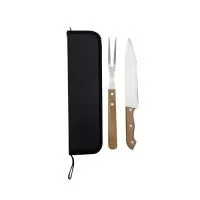 Kit Churrasco 2 Peças contendo: faca e garfo. Estojo com alça para transporte e área interna com elástico de fixação para os utensílios.  Medidas, peso e tonalidades podem variar pois o mesmo modelo é produzido por diversos fabricantes.