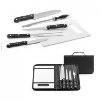 kit churrasco em bolsa de nylon 210D, composto por 1 tabua em pp e 5 utensilios em aço inox, faca chefe, faca boning, faca pequena, garfo e afiador.