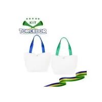Conheça a nossa bolsa de lona, ideal para quem busca um estilo despojado sem abrir mão da funcionalidade! Resistente à água, garante ainda mais proteção para os pertences em qualquer condição. Seu interior possui um tecido que mantém os objetos organ