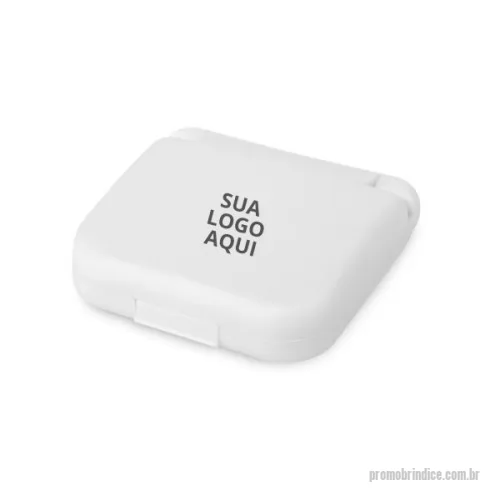 Kit costura personalizado - Kit de Costura Personalizado. Apresentamos o nosso Kit de costura, um brinde prático e essencial para quem está sempre em movimento. Este kit é ideal para viagens, composto por 3 alfinetes, 3 agulhas, 1 pinça, 1 tesoura, 1 enfia linha, 1 alfinete, 2 botões, 2 colchetes e 6 rolos de linhas de várias cores, garantindo que você esteja preparado para qualquer emergência de costura. Fornecido em um estojo compacto, é o brinde corporativo perfeito para sua empresa, oferecendo uma solução elegante e conveniente para seus clientes e colaboradores. Escolha este kit como seus brindes para empresa e destaque-se no mercado com um presente pensado para o bem-estar e praticidade do dia a dia