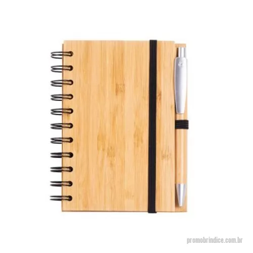 Kit de Caderno e Esferográfica personalizado - Caderno de anotações 14 x 9cm capa de bambu com elástico, suporte para canetas e miolo com 60 folhas pautadas na cor bege. 1 Caneta de Bambu com detalhes em plástico.  60 folhas, 70g gramatura