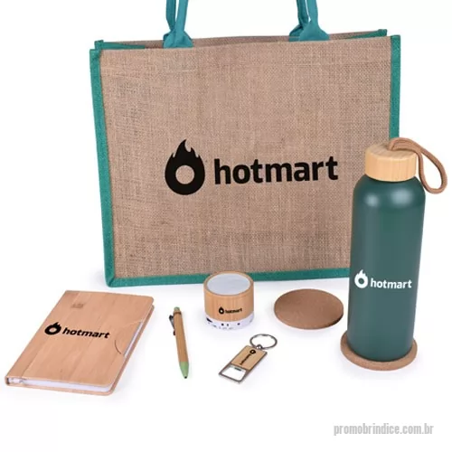 Kit ecológico personalizado - Kit Ecológico é composto por 1 Sacola de Juta formato 31 x 38 x 13 cm, 1 Garrafa em alumínio com capacidade máxima de 800 mL, 1 Caderneta com Suporte para Celular, possui aproximadamente 80 folhas pautada, 1 Caneta de bambu com carga esferográfica azul e acionamento por clique, 1 Caixa de som multimídia feita em plástico com acabamento em bambu, 1 chaveiro de bambu com detalhe em metal e 2 suportes de copos de cortiça. A personalização é em silkscreen 1 cor na sacola, garrafa, caderneta, caixa de som e no chaveiro. O Kit é fornecido dentro de saco plástico selado individualmente.