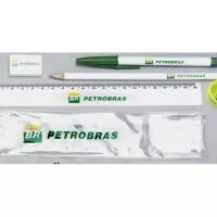 contendo 1 caneta, 1 lapis, 1 borracha, 1 regua, 1 apontador em cores sortidas embalados em 1 envelope.