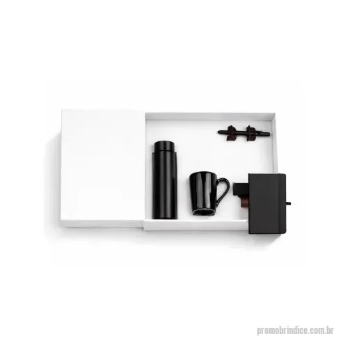 Kit escritório personalizado - Kit em caixa de papel, caneca de porcelana 200ml, garrafa de alumínio de 500ml, caderneta de 80fls e caneta de metal.