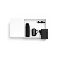 Kit em caixa de papel, caneca de porcelana 200ml, garrafa de alumínio de 500ml, caderneta de 80fls e caneta de metal.
