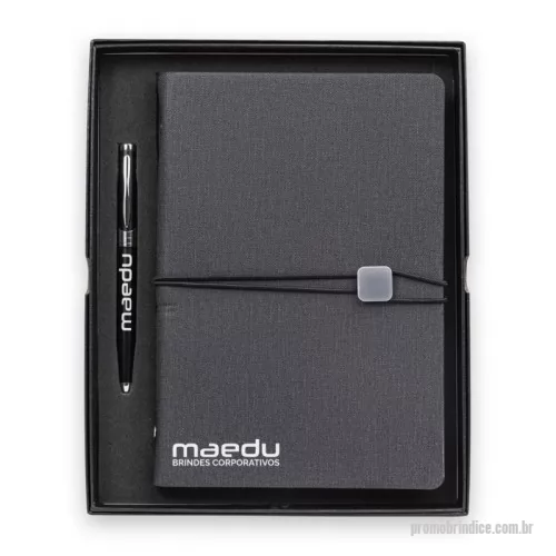 Kit executivo personalizado - Kit executivo com caneta metálica de 1.0mm na cor preta com caderno fichário de 96 folhas removíveis. O fichário conta com 6 anéis e é feito de Couro Sintético, contendo 4 espaços para cartões.
