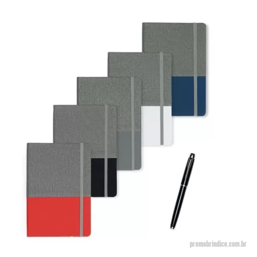 Kit executivo personalizado - Kit executivo composto por dois itens: uma caderneta e uma caneta. A caderneta possui capa em PU, fecho em elástico, marca-páginas em fita de cetim e cerca de 80 folhas marfim pautadas. A caneta metálica possui detalhes em plástico e carga esferográfica preta de 0,8 mm. Acompanha caixa em papelão com berço em PET com revestimento aveludado para acomodação dos itens.