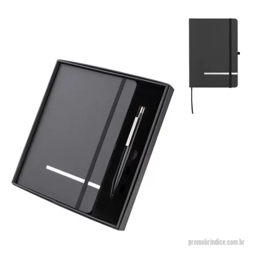 Kit executivo personalizado - Caderno tamanho A5 com capa dura, 80 folhas internas pautadas em papel 70g/m². Possui marcador de página e elástico de fechamento. Conta com uma caneta metálica de escrita azul. Acompanha caixa presenteável.