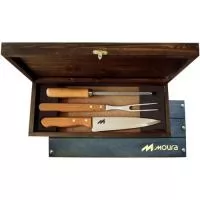 Kit churrasco em estojo de madeira envelhecida com faca e garfo Tramontina + chaira(afiador) fabricação local. Gravação indelével da logo a laser no estojo e na faca. Um presente tradicional, útil, de ótima apresentação e excepcional qualidade, garantindo a visualização da sua marca por muitos e muitos anos. Despachamos com frete pago para todo o Brasil.