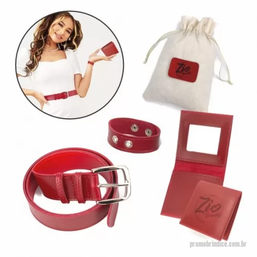 Kit feminino personalizado - Kit Feminino – KFM3 pode ser confeccionada em couro ou sintético nobre diversas opções de materiais e cores (modelo da foto foi confeccionado no sintético Montana vermelho). É composto por 3 Itens Exclusivos: Cinto Feminino (CTF1), Porta Espelho (PES1) e Pulseira com Fechamento por botão de pressão (PUL1). Possui embalagem opcional de Algodão com etiqueta de couro ou sintético, personalizada em Baixo Relevo ou em silkscreen. Monte seu próprio Kit, também vendemos os itens separadamente. Personalização pode ser feita em baixo relevo ou silkscreen 1 cor em todos os itens do Kit.