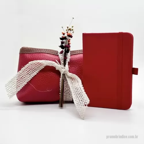 Kit feminino personalizado -  Avaliações (0) CONTÉM:  1 – Caderno de bolso 1 – Necessaire Confeccionada Em Sintético Floter 21x11cm