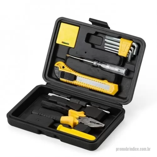 Kit ferramenta personalizado - Kit ferramenta 11 peças em estojo plástico. Maleta plástica com detalhe retangular no centro frontal e verso com o detalhe na lateral inferior, possui texturização no estojo e uma trava superior. Acompanha: conjunto de 5 chaves Allen, fita métrica de 1 metro, chave teste, estilete, chave dupla(Phillips e Fenda), alicate e cabo plástico para encaixe da chave dupla.