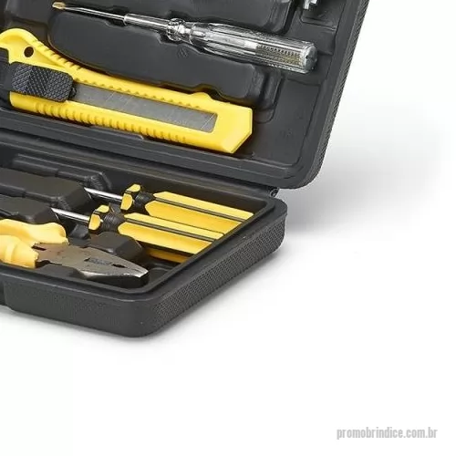 Kit ferramenta personalizado - Kit ferramenta 11 peças em estojo plástico. Maleta plástica com detalhe retangular no centro frontal e verso com o detalhe na lateral inferior, possui texturização no estojo e uma trava superior. Acompanha: conjunto de 5 chaves Allen, trena de 1 metro, chave teste, estilete, chave Philips, chave de fenda e alicate.