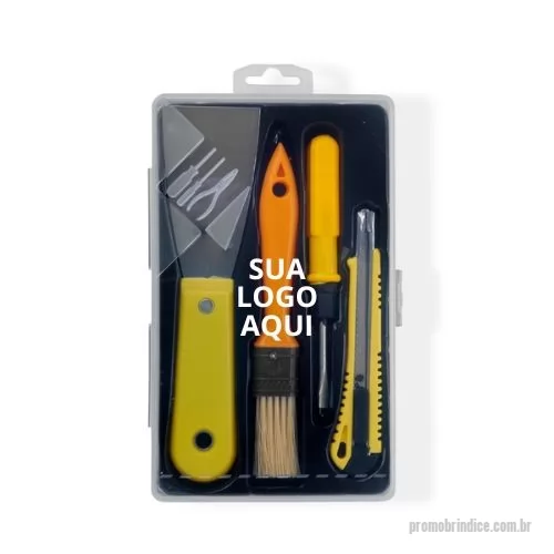 Kit ferramenta personalizado - Apresente versatilidade e praticidade com o Kit Ferramentas Personalizado. Este conjunto indispensável é ideal para surpreender clientes e parceiros em eventos corporativos. Composto por quatro ferramentas essenciais (chave dupla, estilete, pincel e espátula), o kit vem em um estojo plástico com trava de segurança, garantindo organização e facilidade de uso. Personalize com sua marca e ofereça um brinde que demonstra cuidado e atenção aos detalhes. Perfeito para campanhas promocionais e brindes de agradecimento, este kit une funcionalidade e sofisticação, fortalecendo a presença da sua marca no dia a dia dos seus clientes.