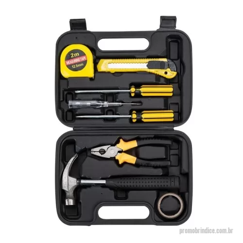 Kit ferramenta personalizado - Kit ferramenta 8 peças em estojo plástico. Maleta plástica com detalhe retangular no centro frontal e verso liso, possui texturização no estojo e duas travas superiores. Acompanha: fita isolante, martelo, alicate, chave Philips, chave teste, chave de fenda, trena 2 metros e estilete.