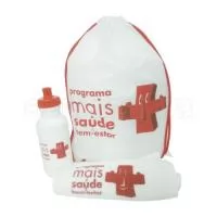 Kit composto por mochila saco em nylon, squeeze plástico 500 ml e toalha fitness. Disponível em várias cores. Gravação da logomarca em 1 cor já inclusa.  Tamanho: Mochila Saco - Aprox. 41 cm X 32 cm.