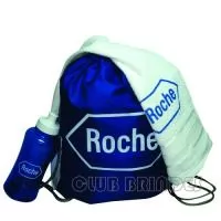 Kit composto por mochila saco em nylon, squeeze pet 550 ml e toalha fitness. Disponível em várias cores. Gravação da logomarca em 1 cor já inclusa.  Tamanho: Mochila Saco aprox. 41 cm X 32 cm.