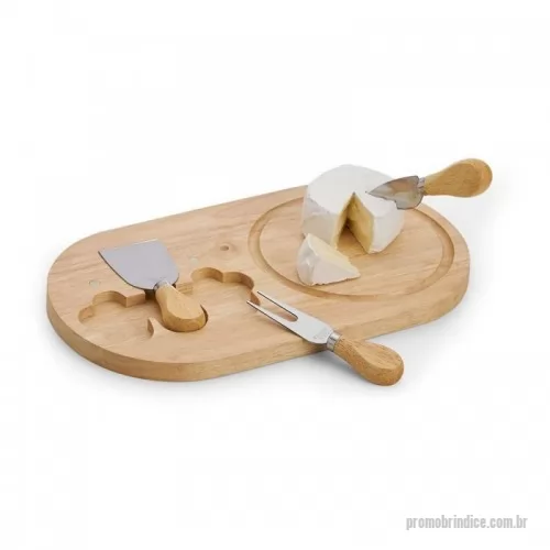 Kit gourmet personalizado - Kit queijo 4 peças, contém: tábua de bambu com canaleta, faca com ponta, garfo e espátula. Tábua com imã para encaixe e fixação dos utensílios.