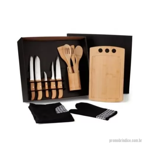 Kit gourmet personalizado - Composto por tábua, colher, colher perfurada, espátula perfurada, espátula quadrada de 30 cm e porta utensílios em Bambu; faca 7