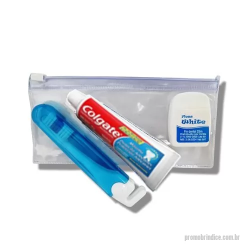 Kit higiene oral personalizado - Kit higiene oral Personalizado CDCK039 com sua logomarca. 20 anos ajudando a cotar Brindes Promocionais com várias empresas num único clique. Kit higiene bucal incluso: 1 creme dental Colgate 50 gr 1 escova viagem trip 1 fio dental 25 mt (sabor menta) 1 estojo PVC Kiel (16 x 8 cm)Kit higiene bucal incluso: 1 creme dental Colgate 50 gr 1 escova viagem trip 1 fio dental 25 mt (sabor menta) 1 estojo PVC Kiel (16 x 8 cm)Kit higiene oral Personalizado, 153823, Asa Brindes. Clique e Cote no Portal PromoBríndice!