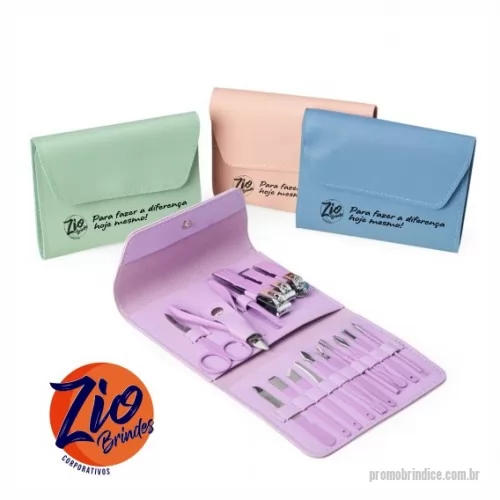 Kit manicure personalizado - Kit Manicure 16 peças – KM7 é confeccionado em estojo de couro sintético estilo envelope, contém: tesoura, alicate de cutícula, pinça, 3 cortadores de unha, lixa, 2 bisturis, raspador, empurrador de cutícula, removedor de cutícula, espátula dupla para limpeza das unhas, limpador de ouvido, palito de unha e espátula para ouvido. Pode ser Personalizado em silkscreen 1 cor.