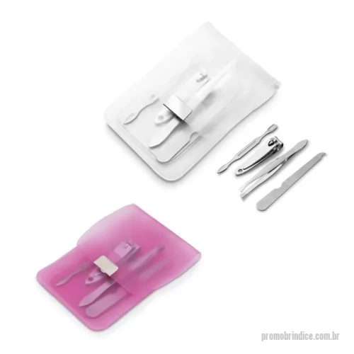 Kit manicure personalizado - Conjunto de 4 peças para manicure em bolsa de PVC. Composto por lixa, pinça, corta unhas e empurra cutículas. 66 x 105 mm